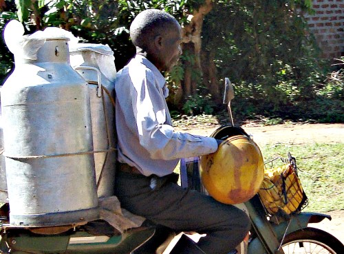 ManWithMilkCansOnMotorcycleInTanzania