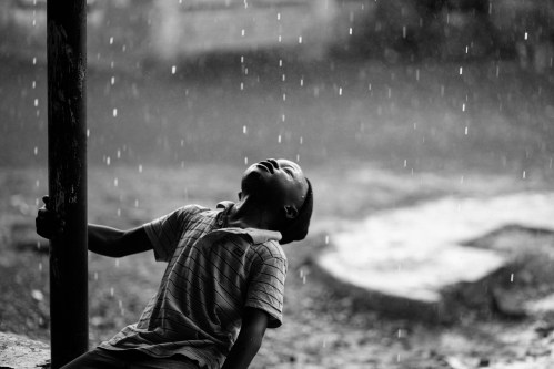 KenyaSchoolboyInTheRain_Dobai